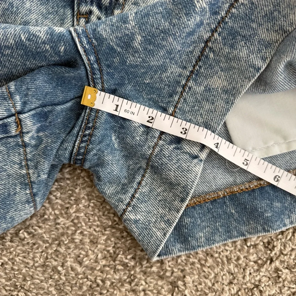 AMERICAN EAGLE | Acid Wash Mom Jean Shorts - Size 6 - Picture 11 of 11